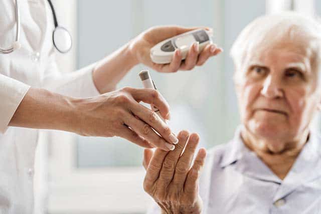 Diabetes na Terceira Idade: Perigos ao Idoso